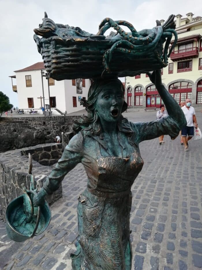 Monumento a la Pescadora v Puerto de la Cruz na Tenerife